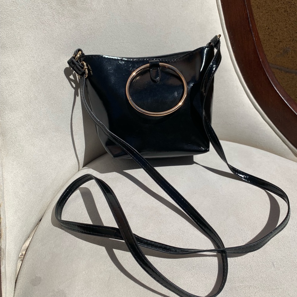 🖤Fashionable & Tiny BLK/GLD Crossbody Tote🖤